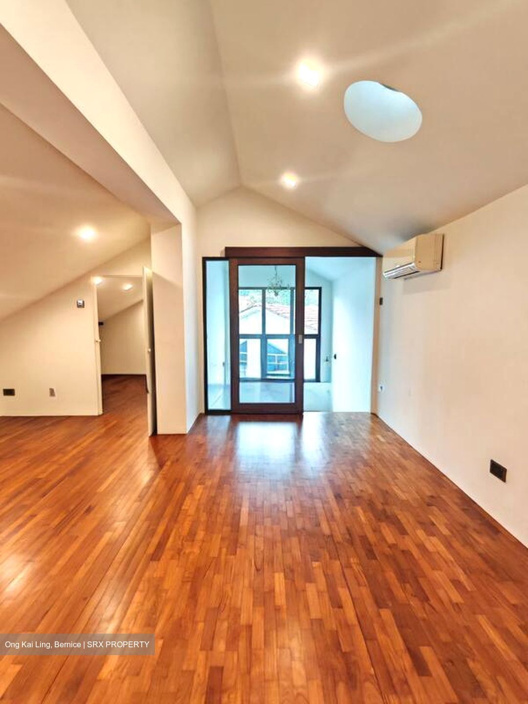 Hillcrest Park (D11), Terrace #515599171
